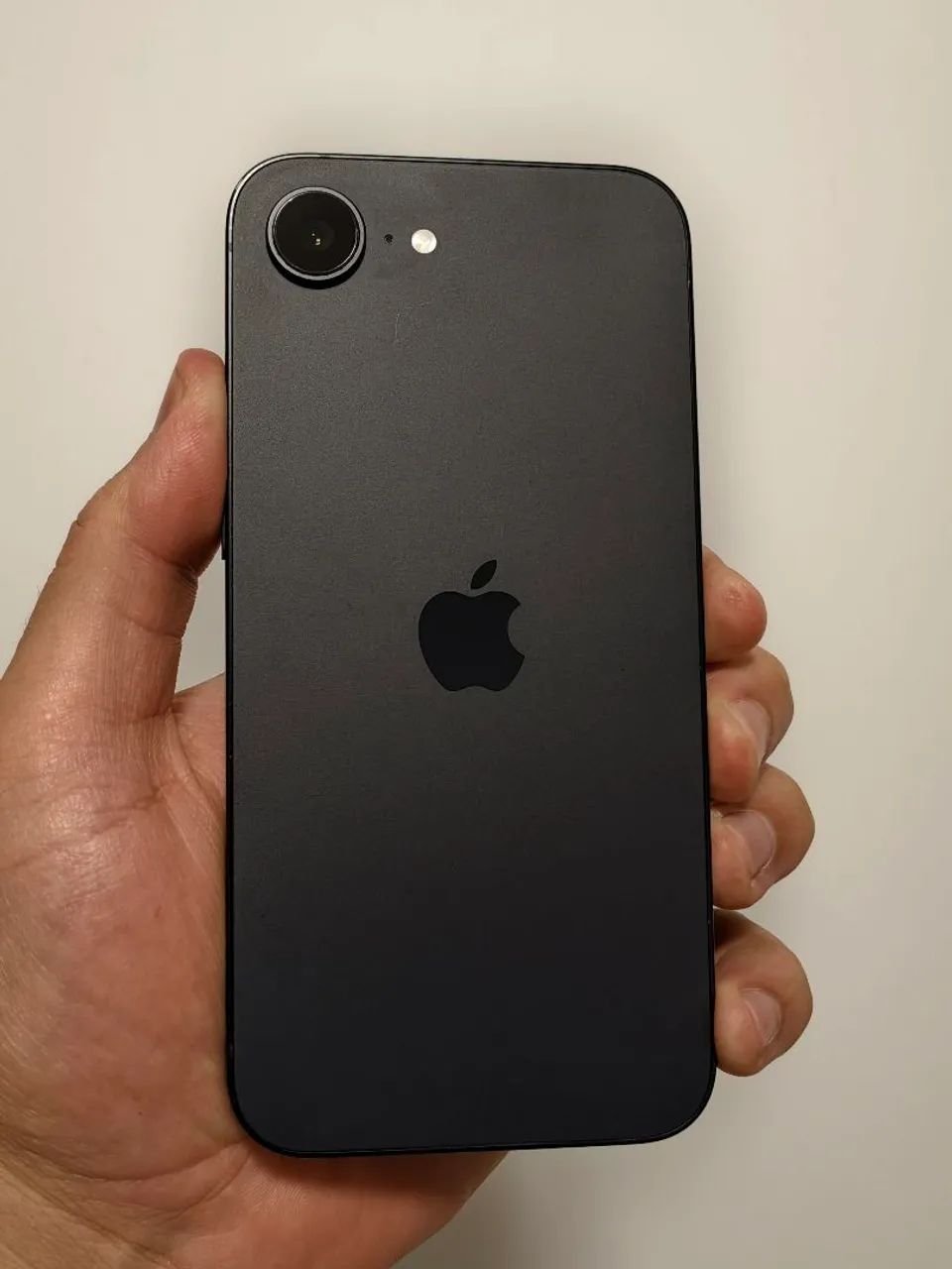 iPhone 16e Seminovo Bateria 95%