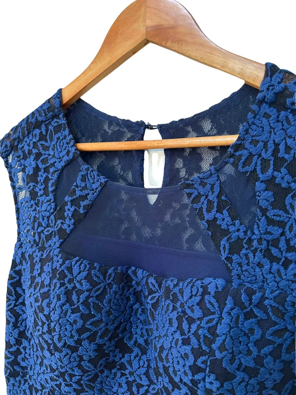 Vestido Renda Azul Marinho. Marca Mendry