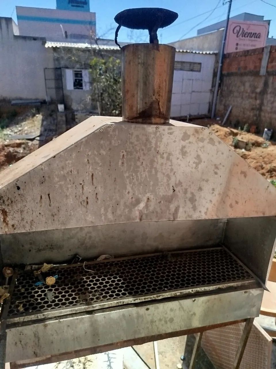 Vendo churrasqueira 