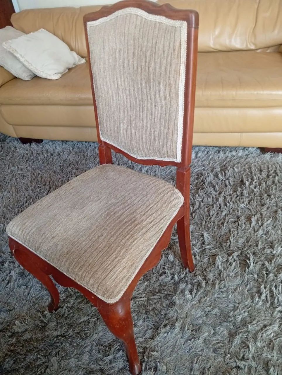 Cadeira antiga retrô acolchoada ideal para penteadeira  - Foto 3
