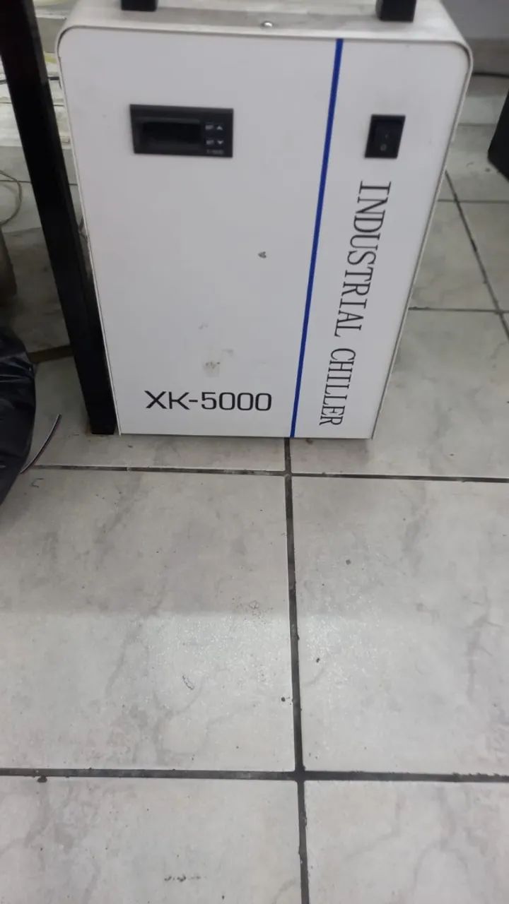 Maquina laser co2 + Chiler 5000 50w com mesa elevatória, facas e cremalheira. - Foto 2