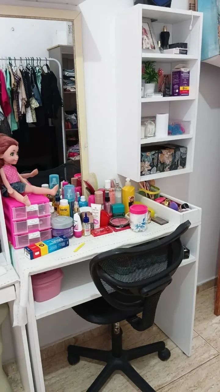 Mesa nicho e cadeira 