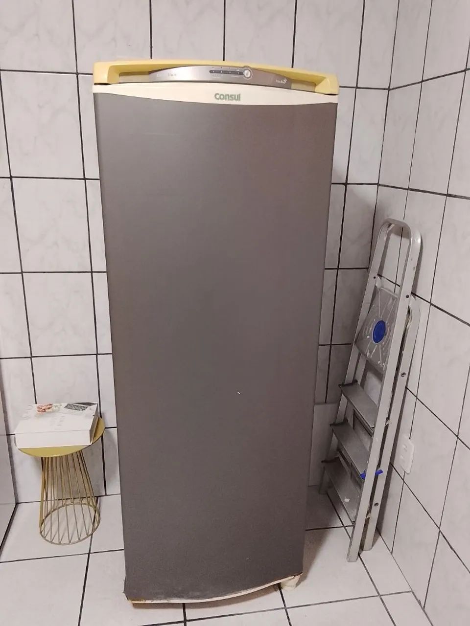 Vendo geladeira semi nova  - Foto 2