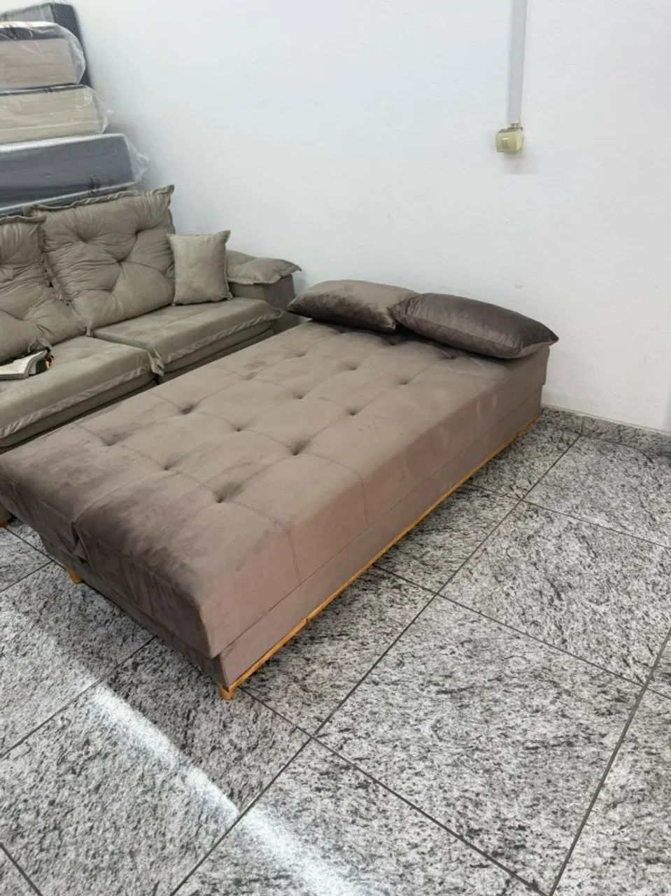 Sofá Cama Casal 1,80m Veludo Resistente e Confortável