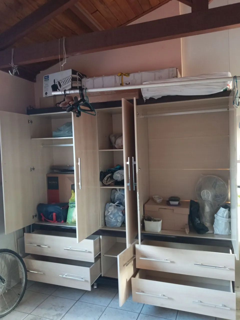 Vendo Guarda-roupas + Rack suspenso! - Foto 2