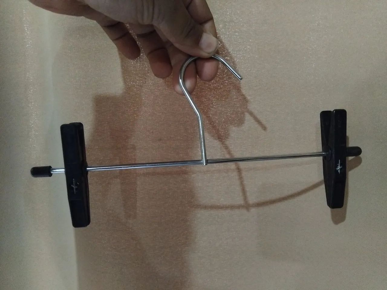 280 Cabides de metal com presilhas 