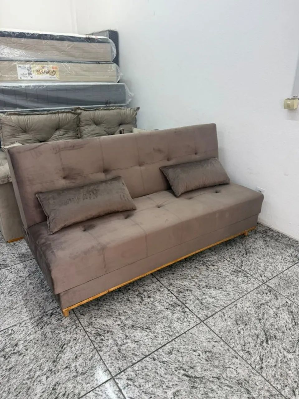 Sofá Cama Casal 1,80m Veludo Resistente e Confortável - Foto 5