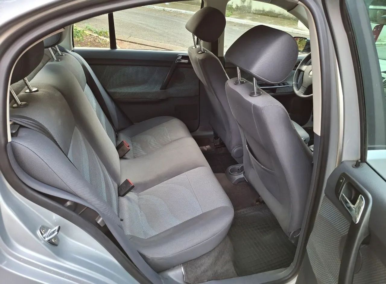 Volkswagen Polo Sedan 1.6 Mi Total Flex 8V 4p, foto 16 de 20
