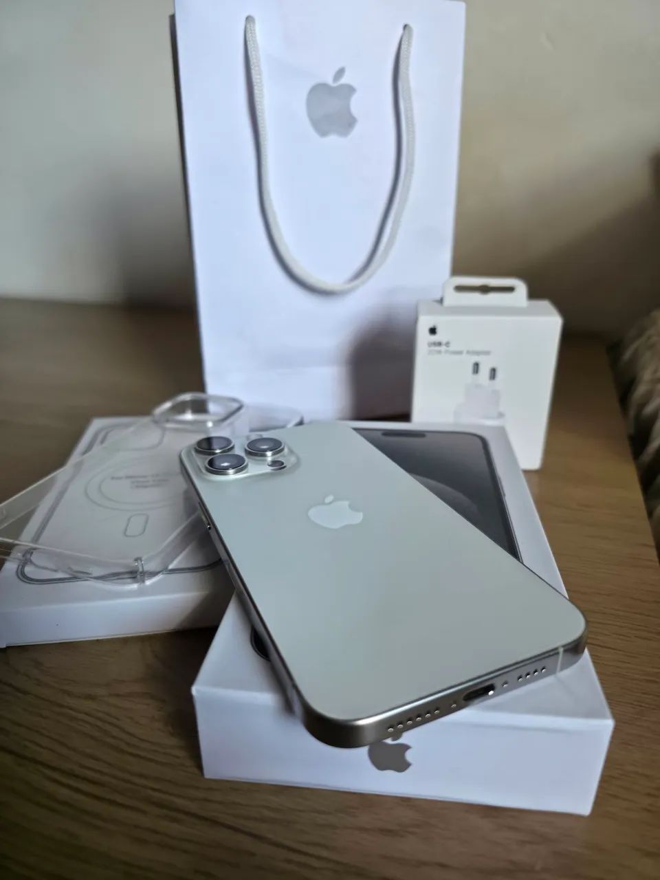 IPHONE 15 PRO MAX 256GB BRANCO NOVÍSSIMO - Celulares e Smartphones