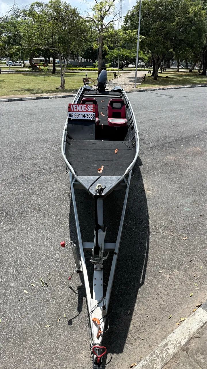 Barco/ motor 30 HP Yamaha + carretinha emplacada.