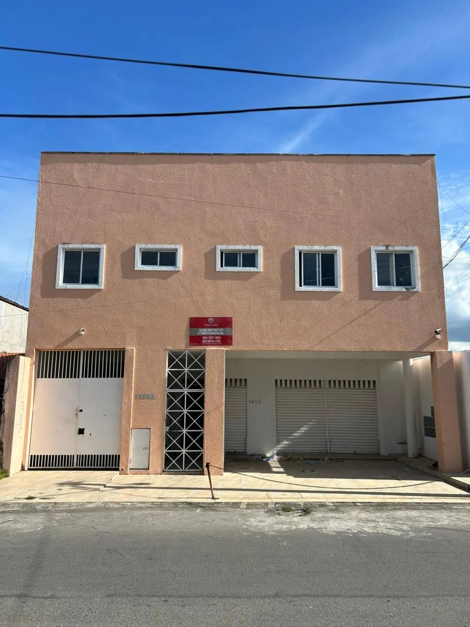 Excelente espaço comercial para o seu negócio! O imóvel conta com garagem lateral para car