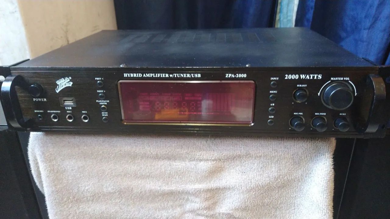 Amplificador de som Studio Zpa 2000 tocando - Foto 4