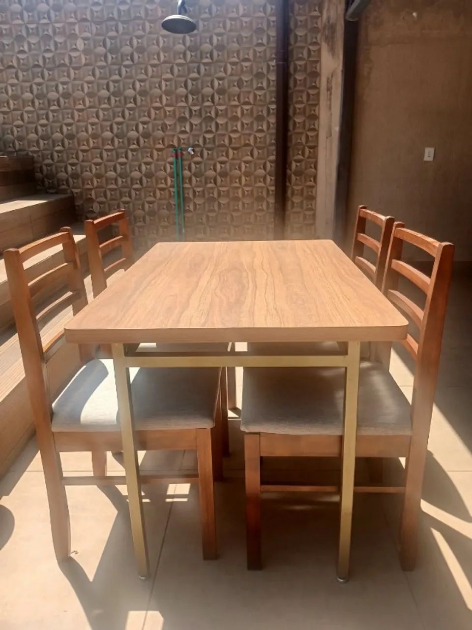 Jogo de Mesa e 4 cadeiras - Foto 2