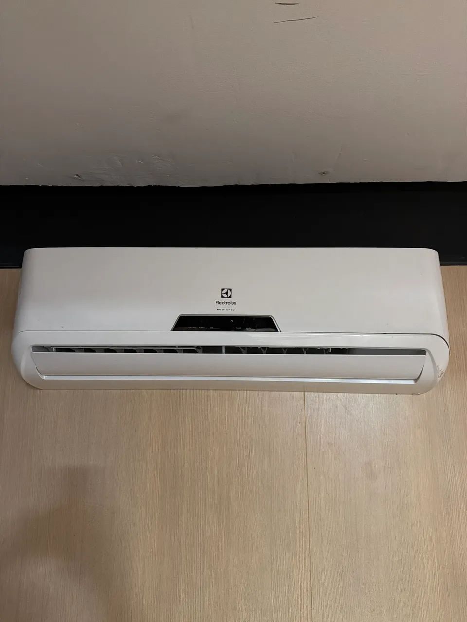 Vendo ar condicionado ELETROLUX 18mil BTUS