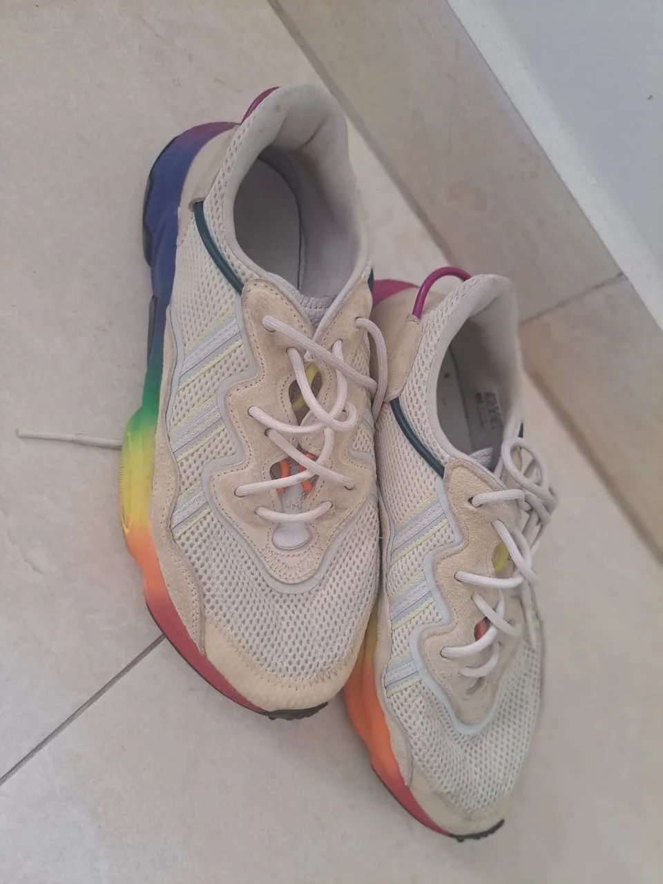Tênis Adidas Ozweego Pride - usado - Foto 5