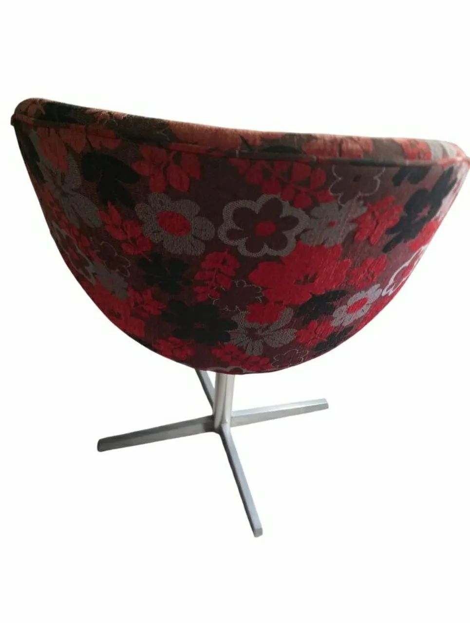 POLTRONA GIRATÓRIA BELLA, PÉS DE ALUMÍNIO POLIDO.  - Foto 2