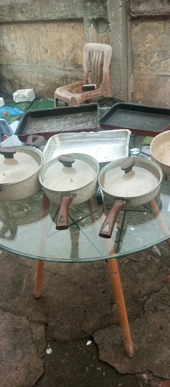 Vendo panelas e tabuleiro para saí agora  - Foto 2