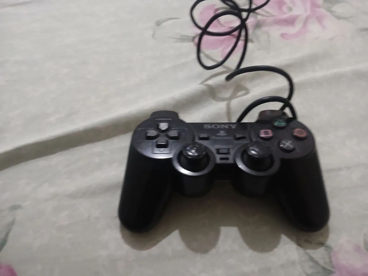 CONTROLES DE PS2(DEFEITUOSOS) 3 ORIGINAIS 1 SIMILAR,SEM CAPA DO ANALOGICO - Foto 4