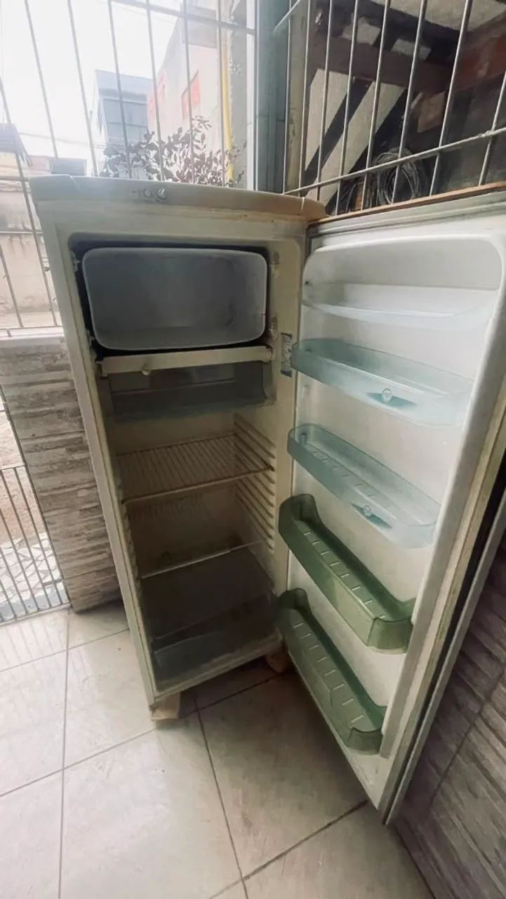 Vendo geladeira Eletrolux  - Foto 3