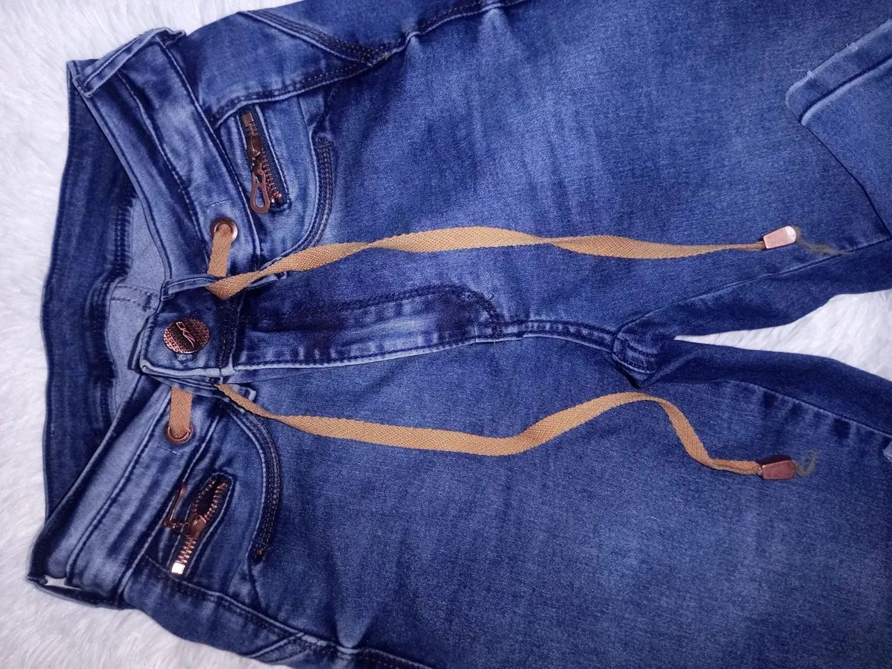 Vendo essa calça da ckz. Pouco tempo de uso.