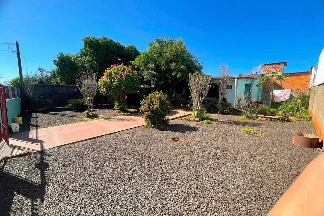 Casa disponível na vila C