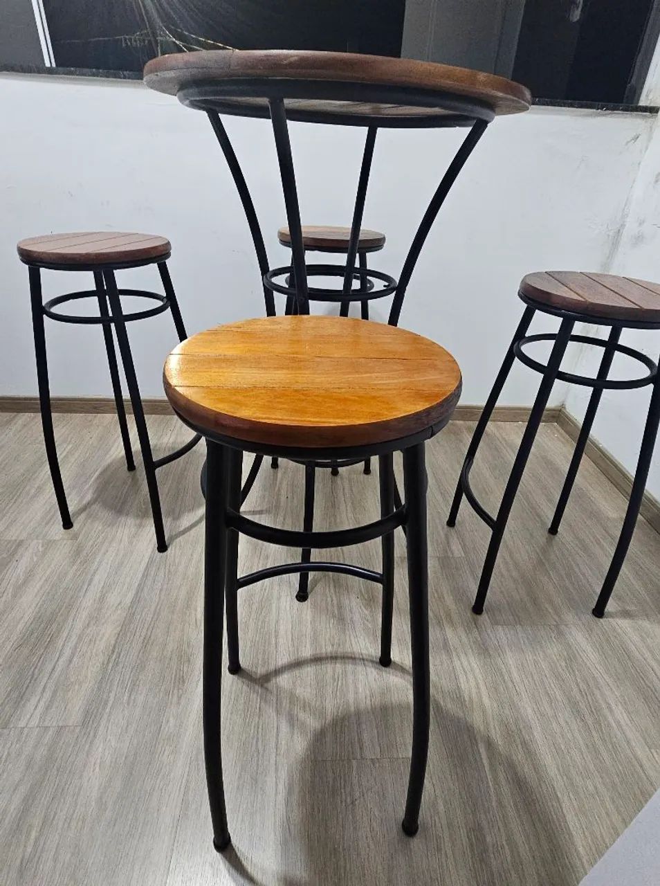Conjunto bistro com 4 banquetas - Foto 2