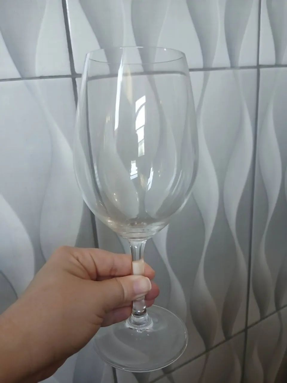 Vinho Tinto Com Uma Taça - Foto 2