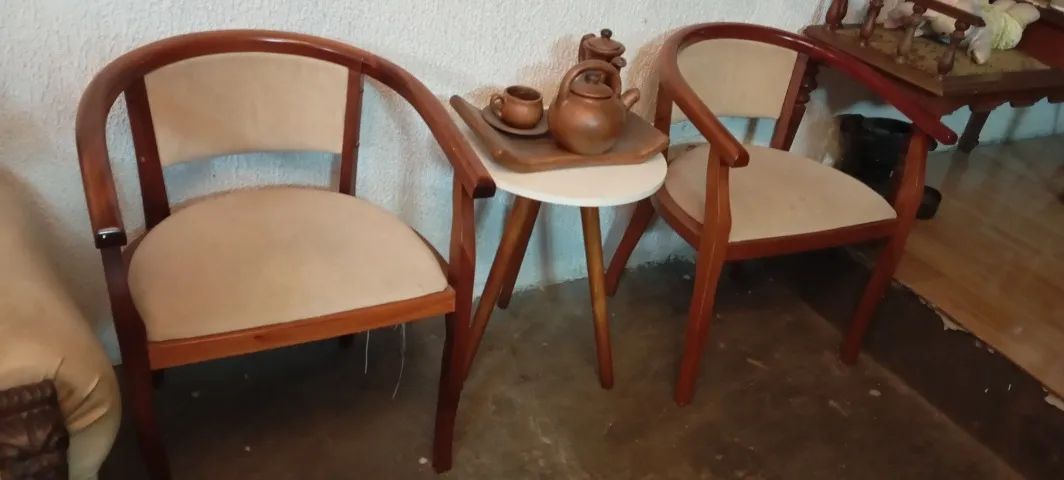 Par de poltronas com mesinha 
