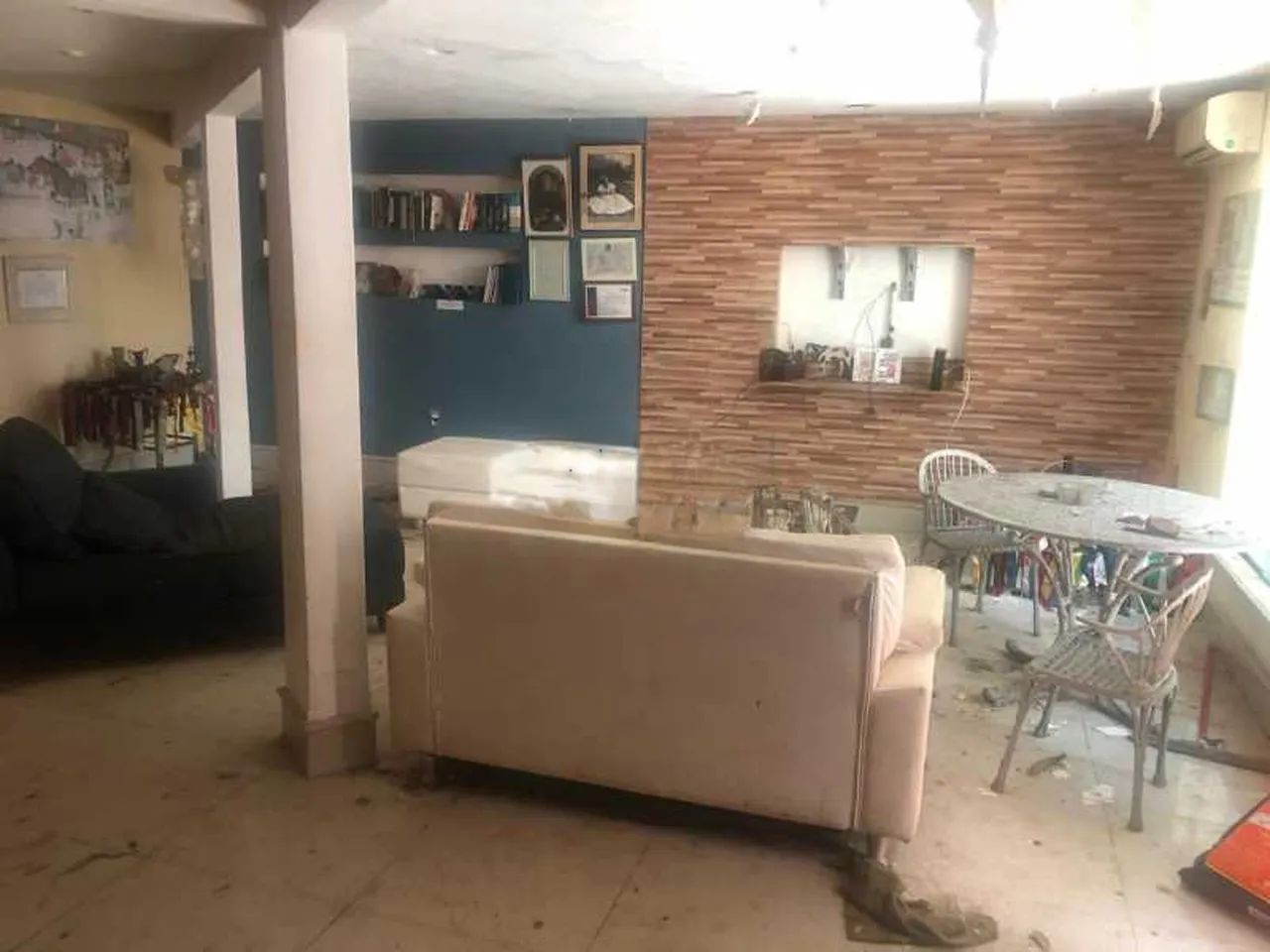 Casa de rua : Triplex / Residencial / Laranjeiras