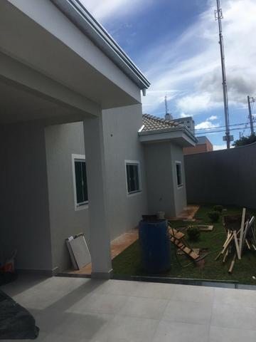 Vende-se Linda Casa de Esquina no Vale do Sol - Foto 2
