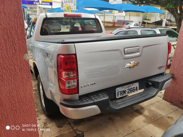 S10 2.8 LT 4x4 Manual 2016 Completa, aceito trocas e financio sem entrada - Foto 3