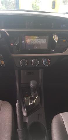 TOYATA COROLLA 1.8 GLi FLEX 4P AUTOMÁTICO 2016/2017 - Foto 2