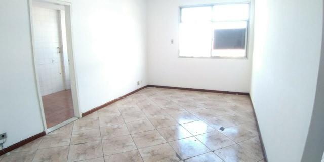 Excelente Apto grande vazio 02Qts com dependência completa garagem elevador Cachambi - Foto 3
