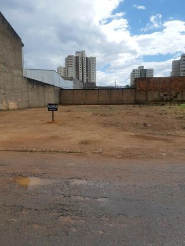 Aluga-se Lote 450m² contato por telefone somente - Foto 2