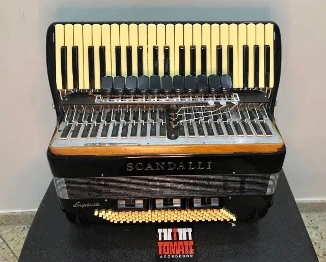 Acordeon Scandalli Super IV - Oitavado - Foto 4