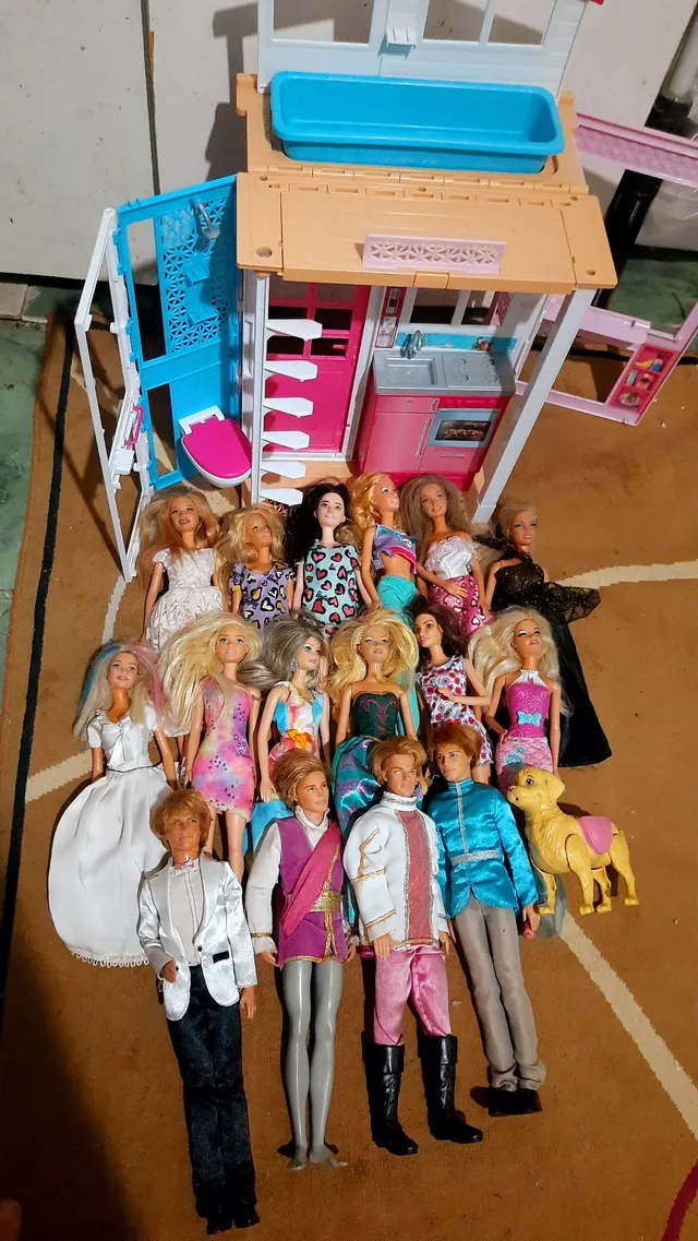 Barbie Casa de Bonecas com 75 Acessórios 3 Andares Piscina e