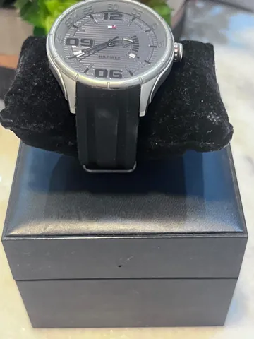 Relógio Tommy Hilfiger Aluminum(BAIXOU )