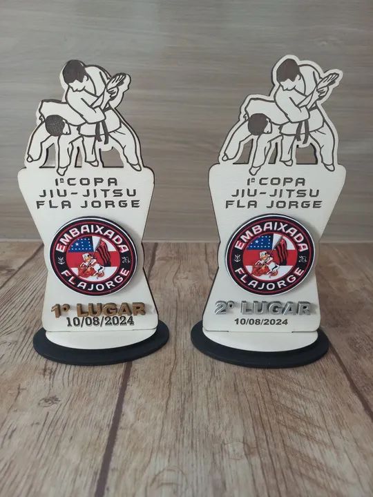 Troféus em MDF