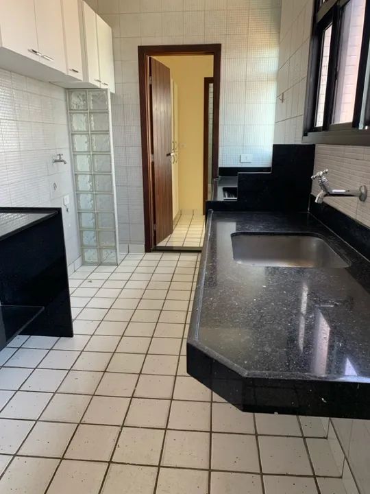 Vendo ap Tirol,com220m2, piscina, porteiro,4 suítes,andar alto - Foto 4