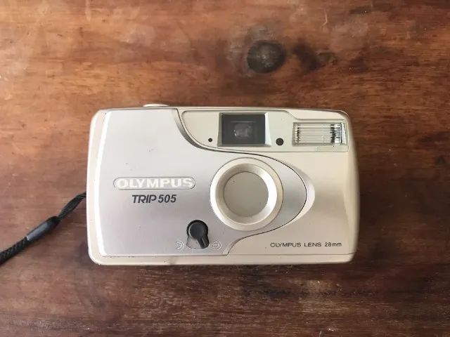 Câmera Analógica Olympus Trip 505 + Filme Kodak Gold 100