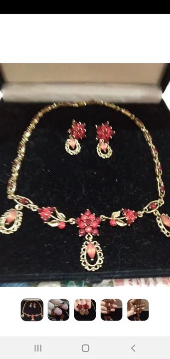 Conjunto de colar e brincos com pedras vermelhas