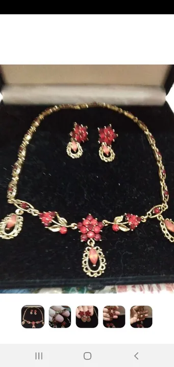 Conjunto de colar e brincos com pedras vermelhas