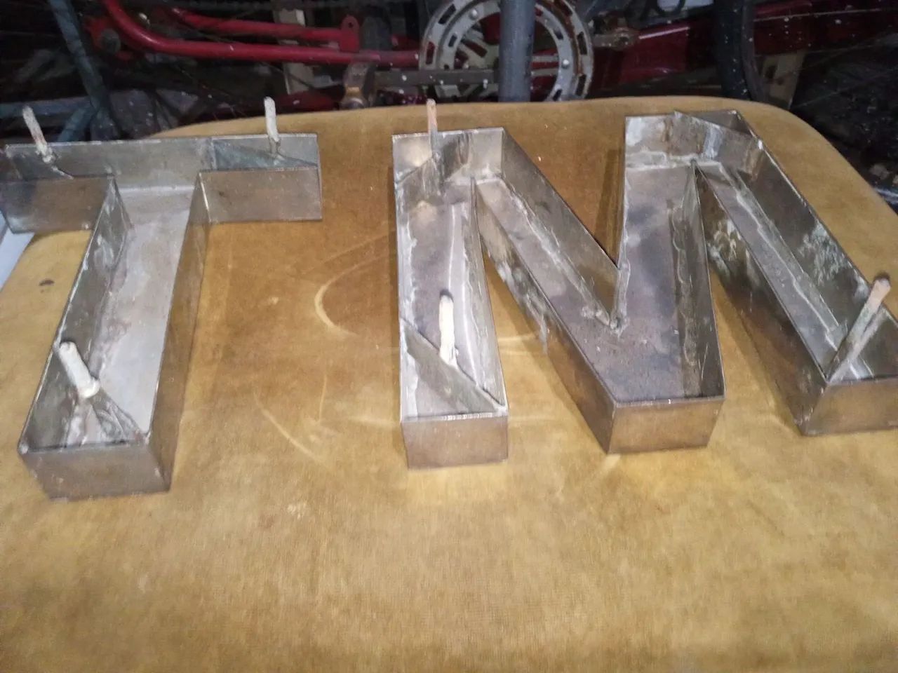 Letras TM em inox  - Foto 4