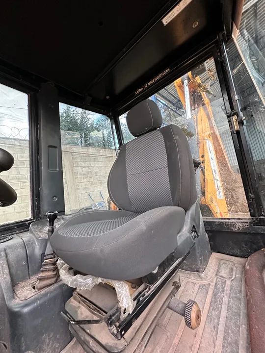 Retroescavadeira JCB 3C 2011 4X4  - Foto 5