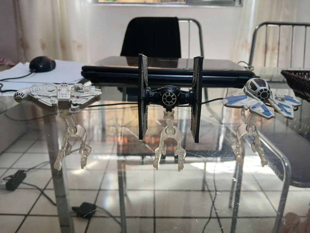 Miniaturas Nave Star Wars - Tie Fighter, X-Wing e Millenium Falcon