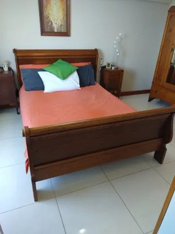 Cama trenó de carvalho americano - queen. Visto em Porto Belo, SC.