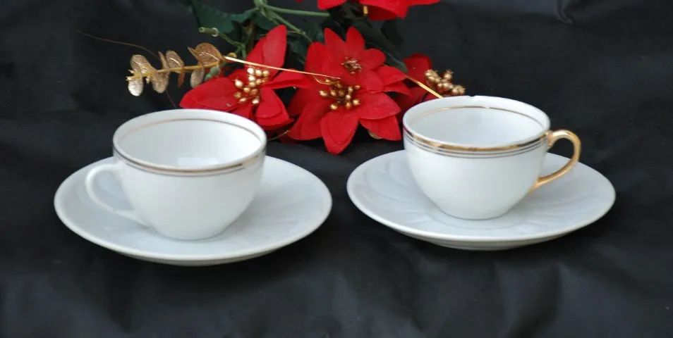jogo xicaras filetada em dourado , anos 70 ,  , 6 x 8 porcelana monte alegre