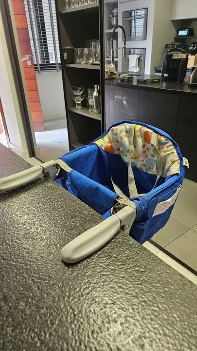 Cadeira de alimentação portátil para bebê