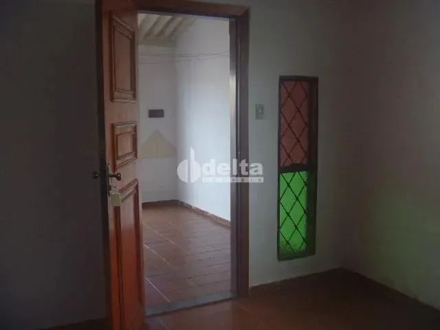 Casa disponível para locação no bairro Marta Helena em Uberlândia-MG - Foto 3