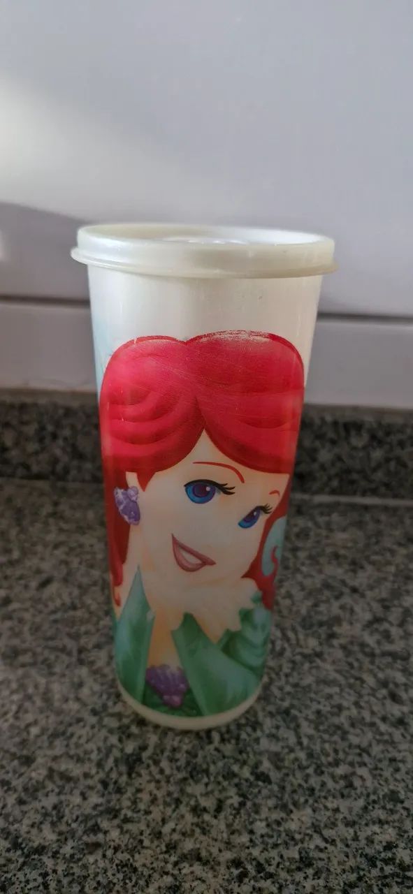 2 copos com tampa Princesas Disney Tupperware - Foto 2